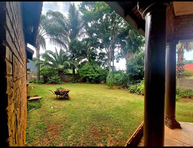 7 BEDROOM HOUSE FOR SALE IN HEUWELOORD